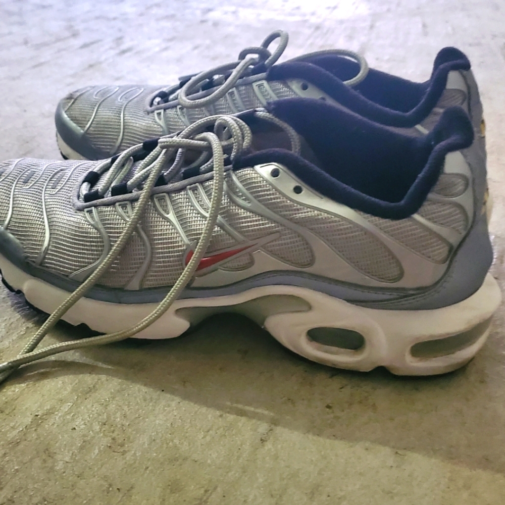 Nike tennis shoes